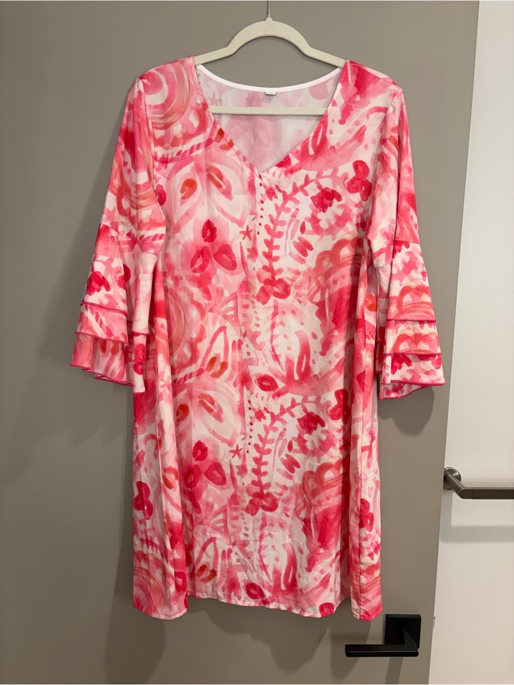 Women's Pink Printed V-Neck Shift Dress - Picture 2 of 7